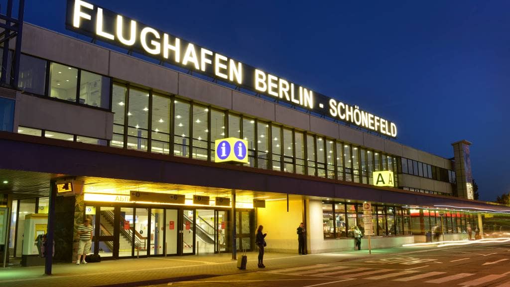 berlin schonefeld havalimanı